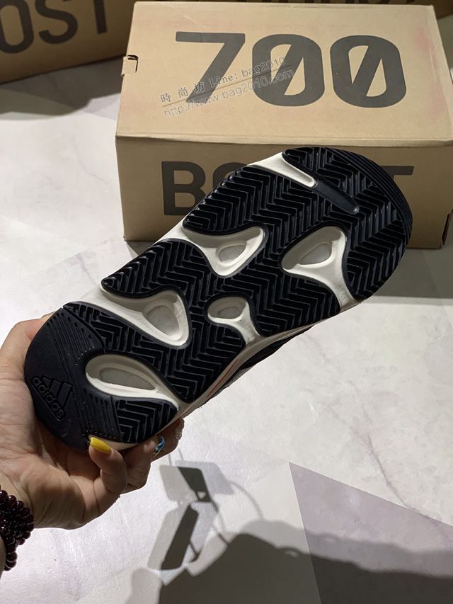 Adidas鞋 阿迪達斯真標巴斯夫真爆 侃爺椰子700 Adidas椰子鞋 男女同款  hdx13267